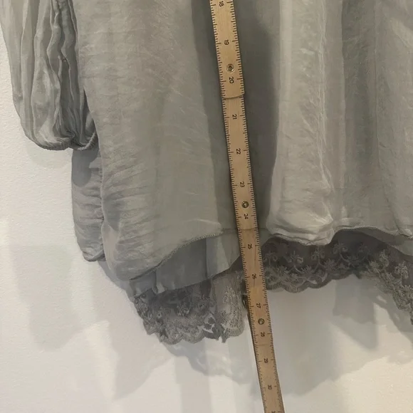 Italian made 100% silk light grey tunic/blouse w lace trim S - Picture 4 of 6